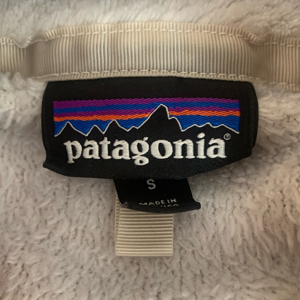 This fleece Patagonia is perfect for skiing in the winter.